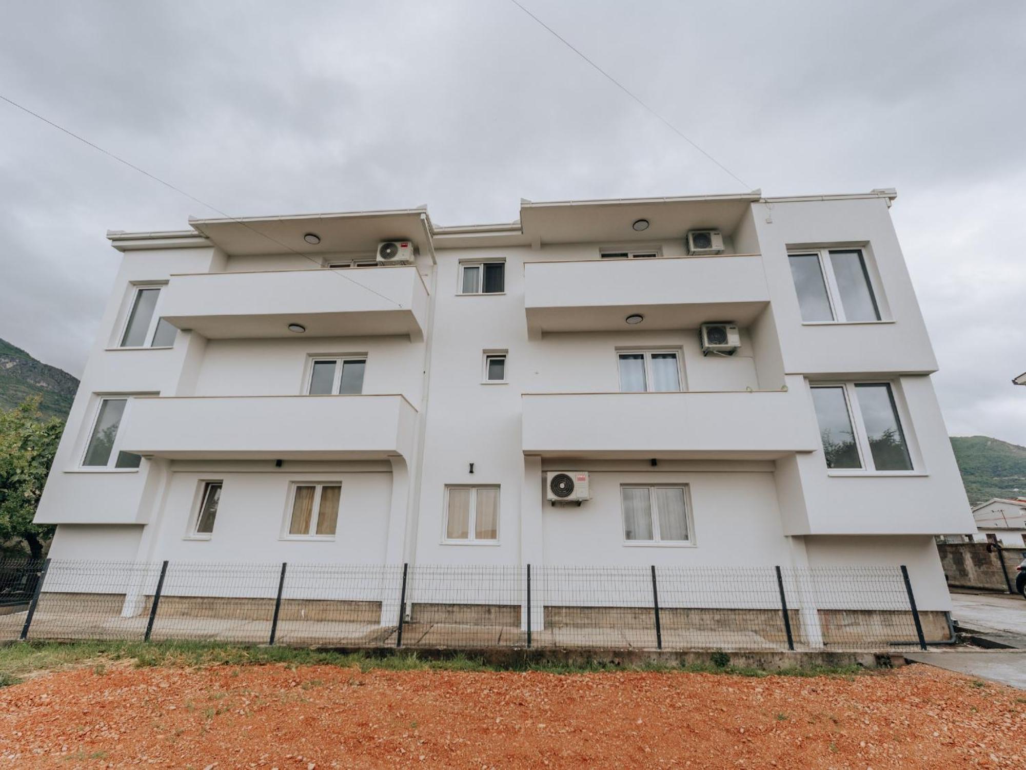 Apartments Milivojevic Bar Luaran gambar