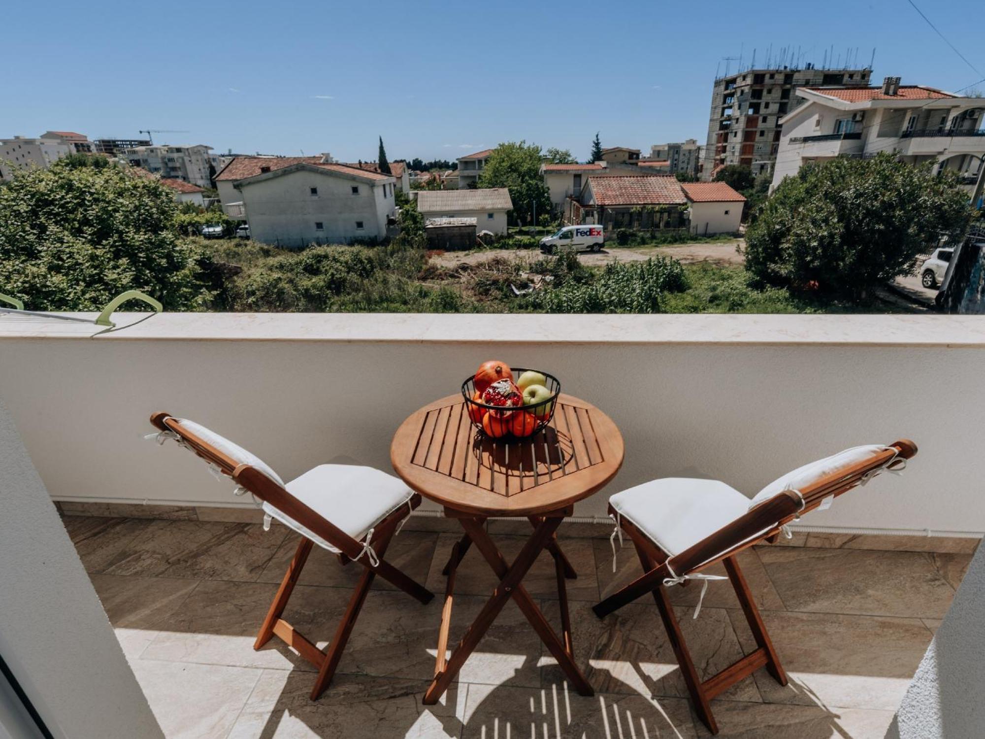 Apartments Milivojevic Bar Luaran gambar