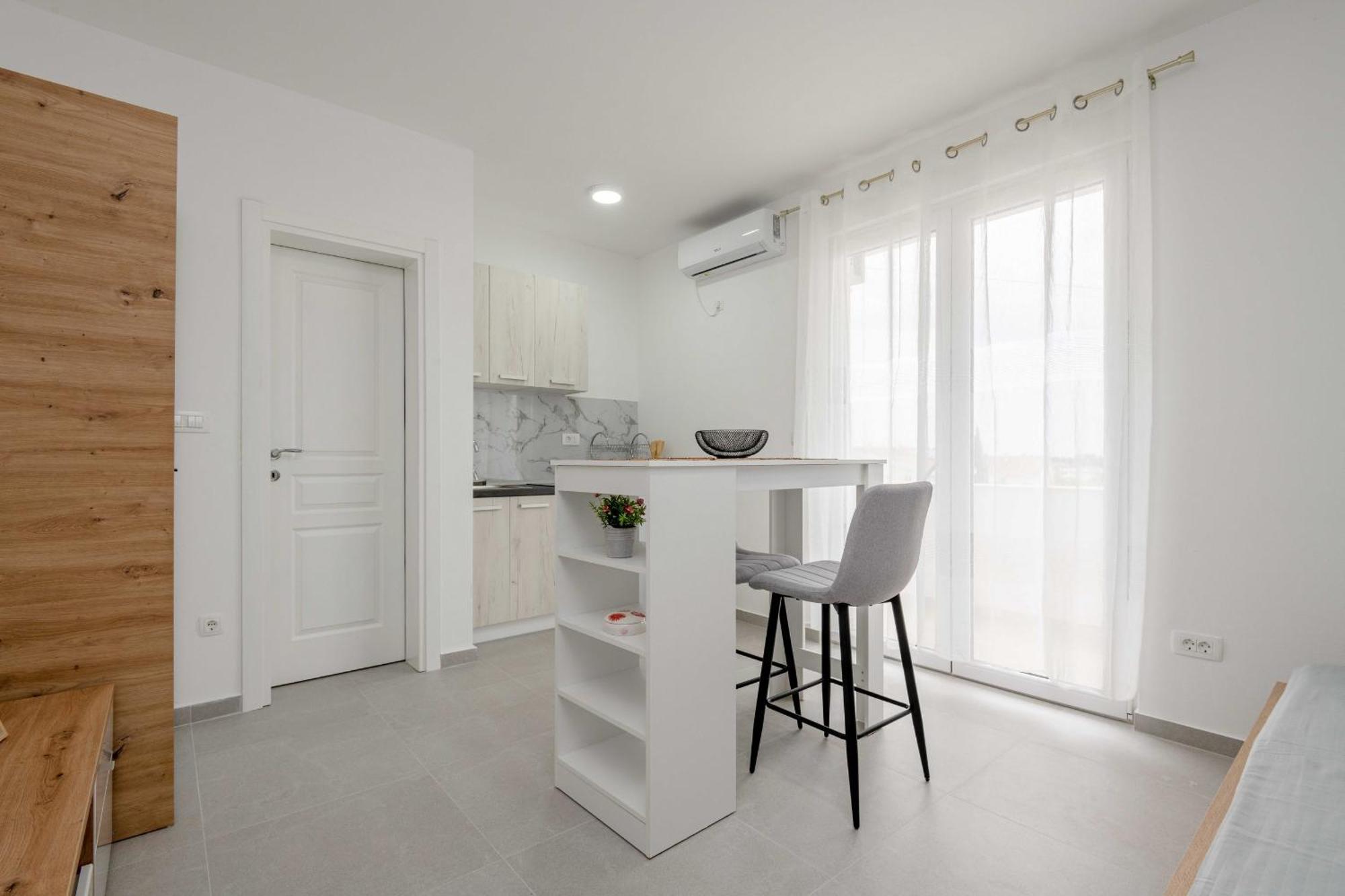 Apartments Milivojevic Bar Bilik gambar