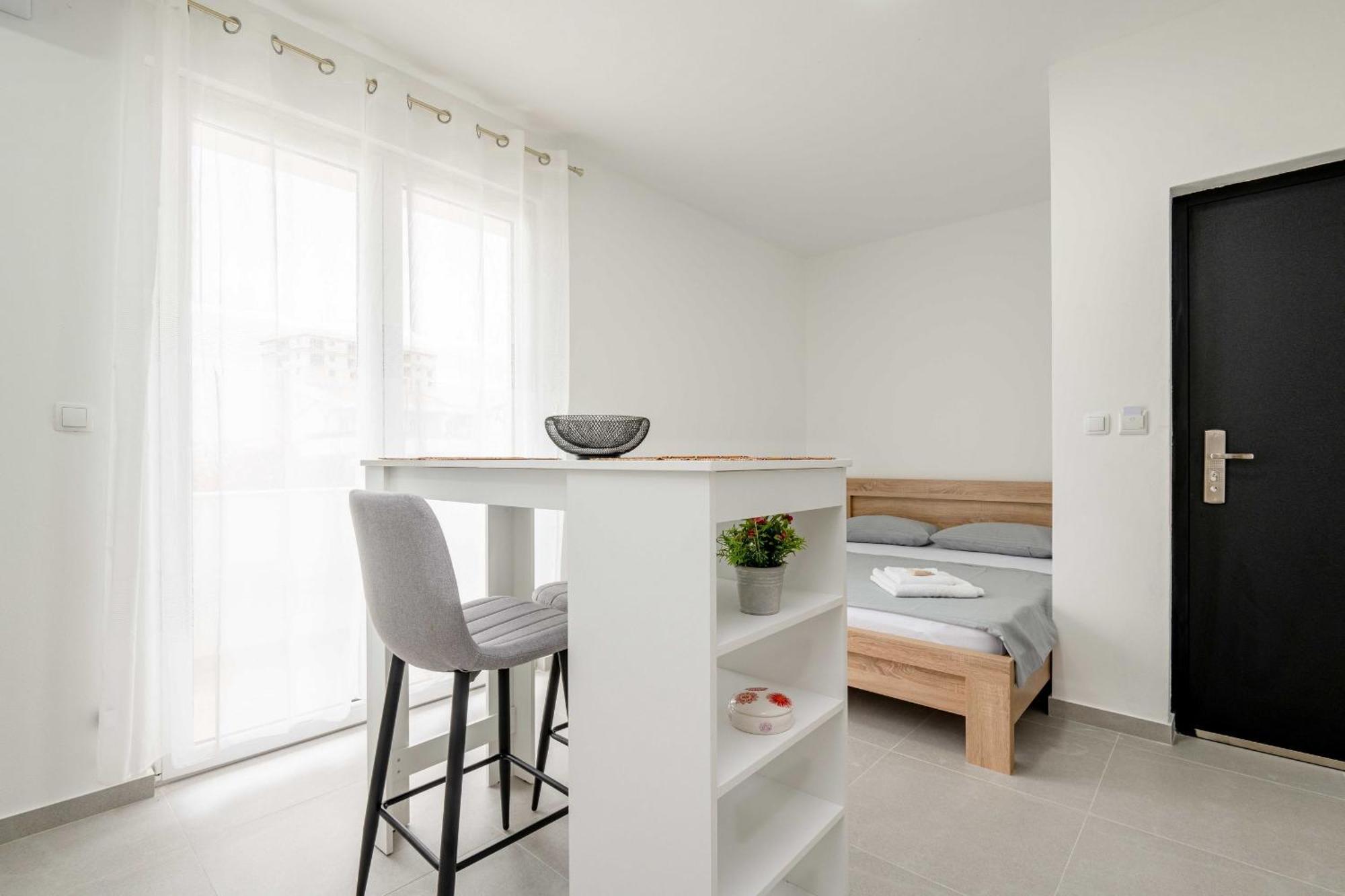Apartments Milivojevic Bar Luaran gambar