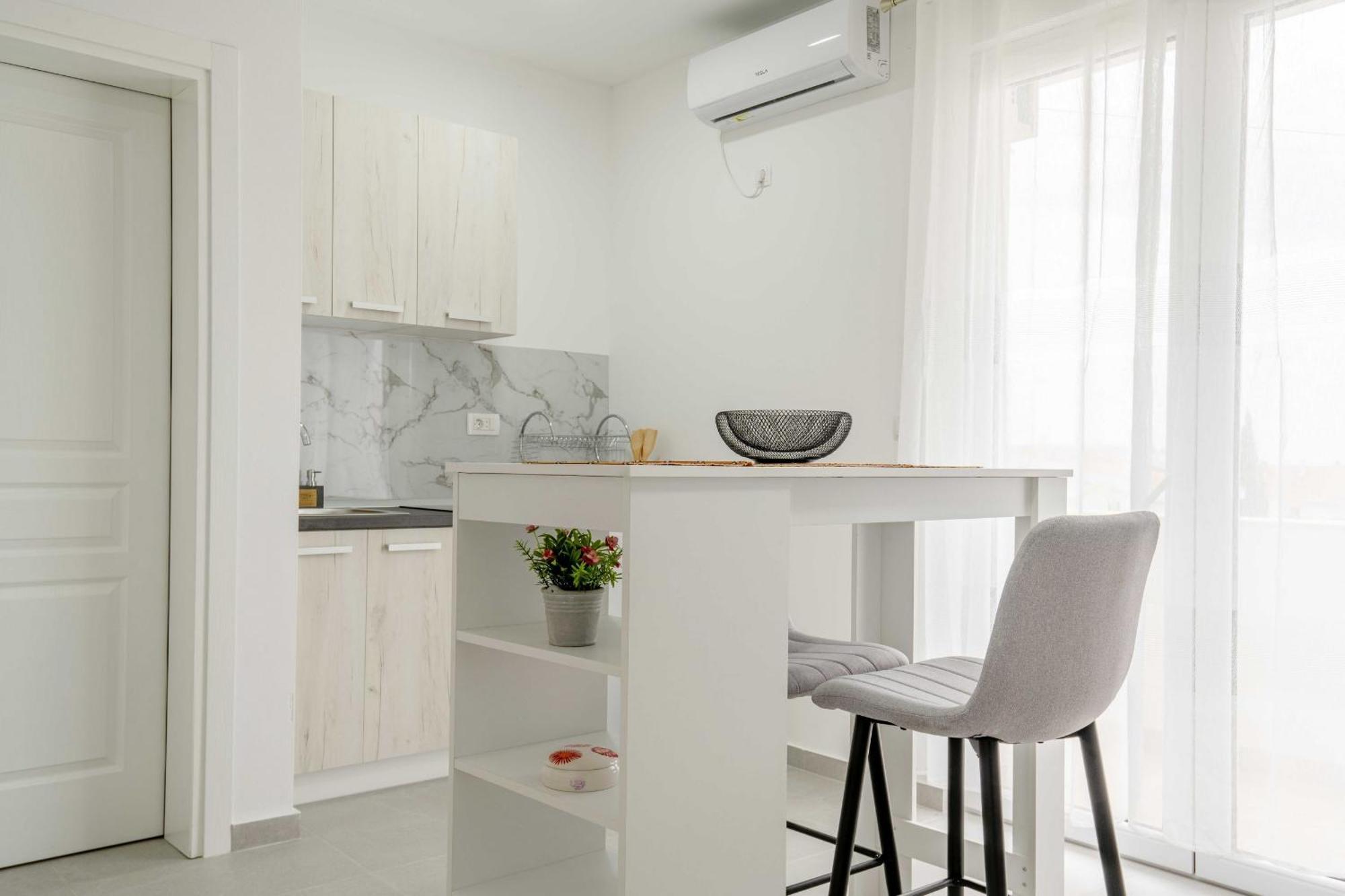 Apartments Milivojevic Bar Bilik gambar