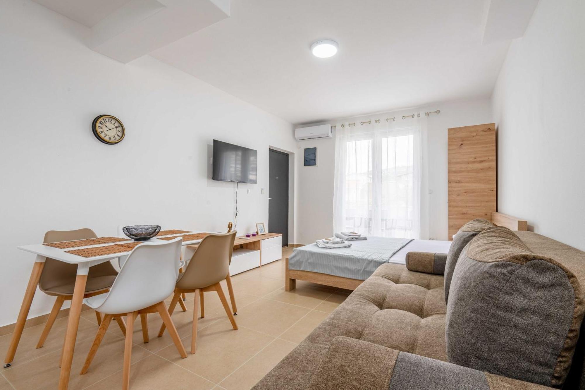 Apartments Milivojevic Bar Bilik gambar